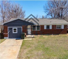 1216 McGregor Dr in Midwest City, OK - Building Photo