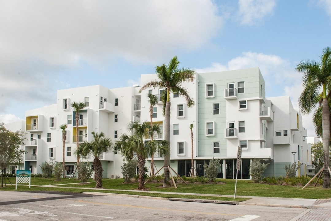 Dr. Kennedy Homes in Fort Lauderdale, FL - Foto de edificio