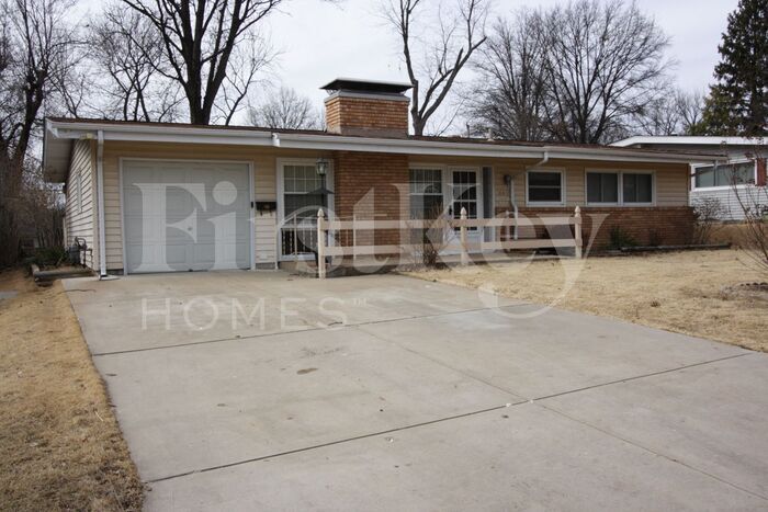 445 Ridge Dr in Florissant, MO - Building Photo
