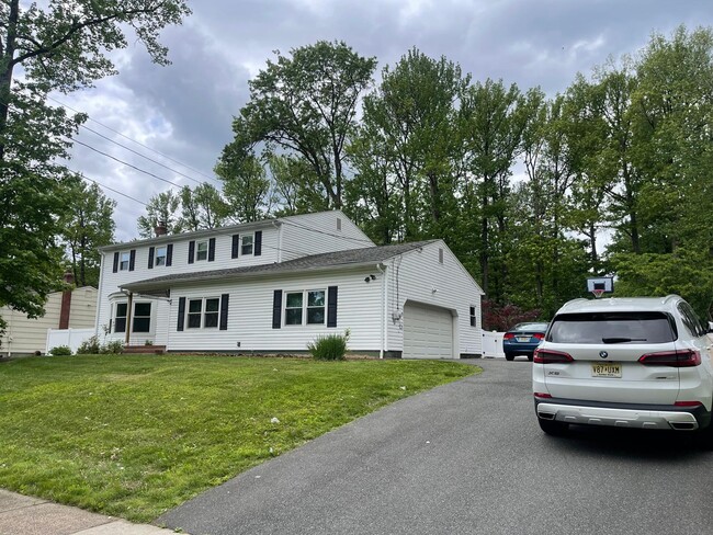 30 Sherwood Rd in Edison, NJ - Building Photo - Building Photo