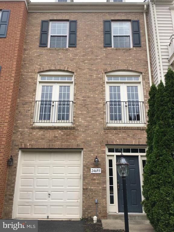 property at 24693 Kings Canyon Square