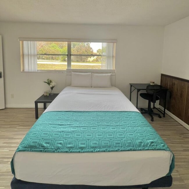 property at 1214 Fairlane Ct