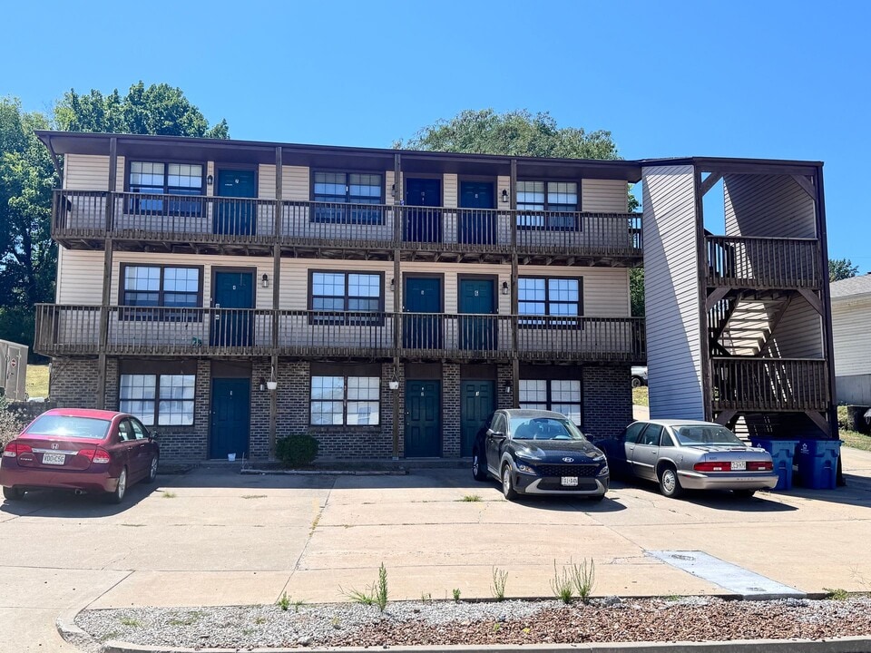 3713 Randall Dr in Jefferson City, MO - Building Photo
