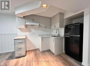 1068 Pepperbush Ct in Oshawa, ON - Building Photo - Building Photo