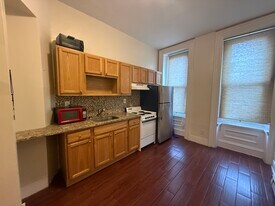 1819 W Oxford St, Unit 1 in Philadelphia, PA - Building Photo