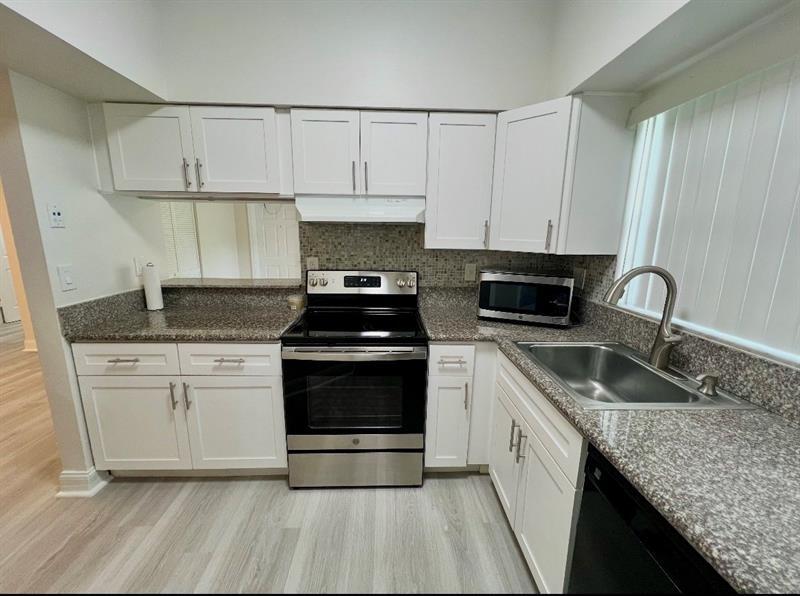 1761 NW 96th Terrace in Pembroke Pines, FL - Building Photo