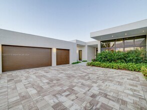 16539 Botaniko Dr N in Weston, FL - Foto de edificio - Building Photo