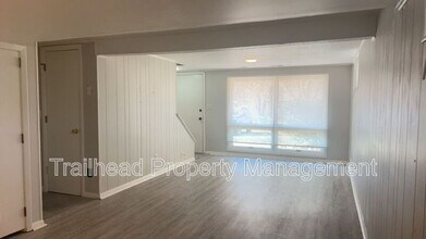 6109 N Broadway in Gladstone, MO - Building Photo - Building Photo