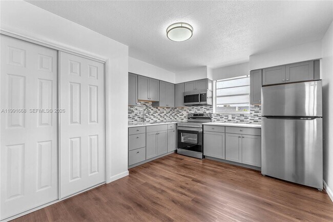 3750 SW 59th Ave in Davie, FL - Building Photo - Building Photo