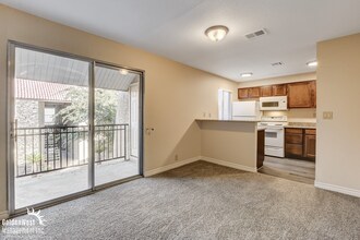 5278 River Glen Dr in Las Vegas, NV - Building Photo - Building Photo