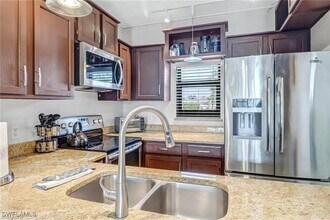 805 River Point Dr in Naples, FL - Foto de edificio - Building Photo