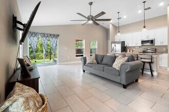 2940 Beal St in Deltona, FL - Building Photo - Building Photo