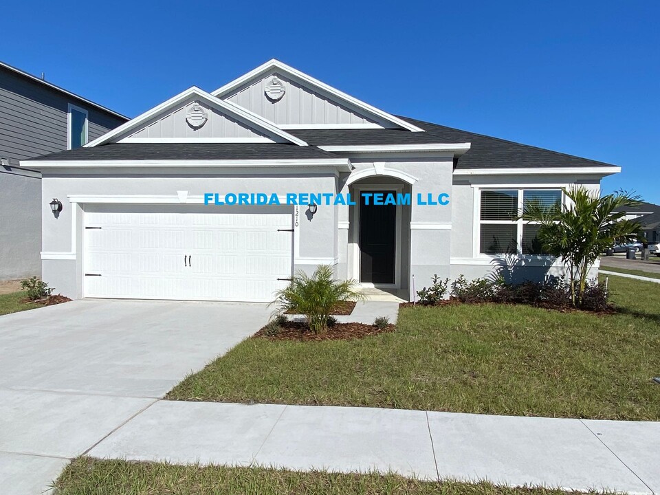 1210 Augustus Dr in Davenport, FL - Building Photo