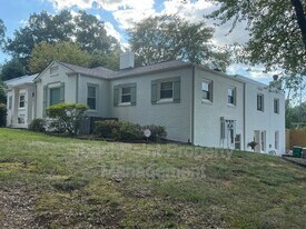 340 Hollis Rd in Charlotte, NC - Building Photo