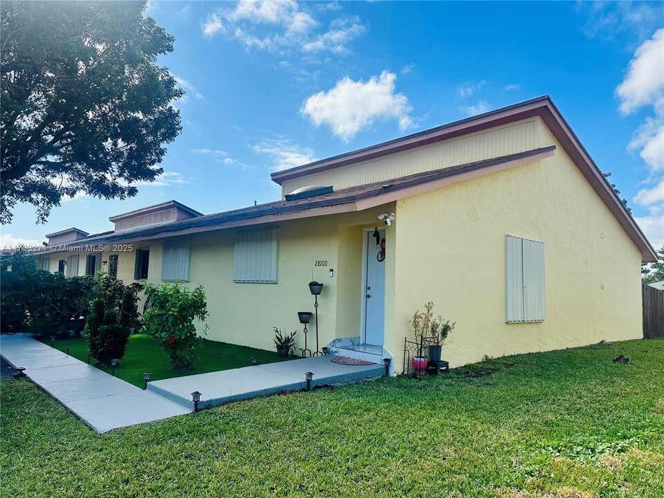 28100 SW 141st Pl in Homestead, FL - Building Photo