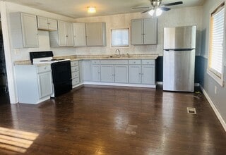 230 N Marnico Ln in Jacksonville, IL - Building Photo - Building Photo