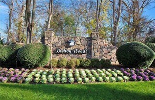 53 Skyline Dr in Coram, NY - Building Photo