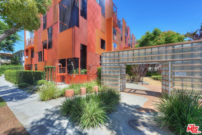 1140 N Formosa Ave in West Hollywood, CA - Building Photo - Building Photo