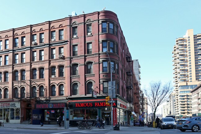 200 W 96th St in New York, NY - Building Photo - Building Photo