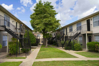 Eden Pointe in Houston, TX - Building Photo - Building Photo