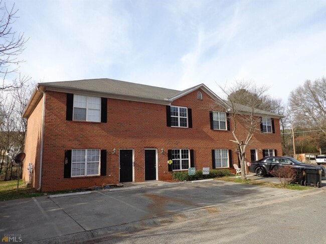 property at 17 Jordan Rd SE