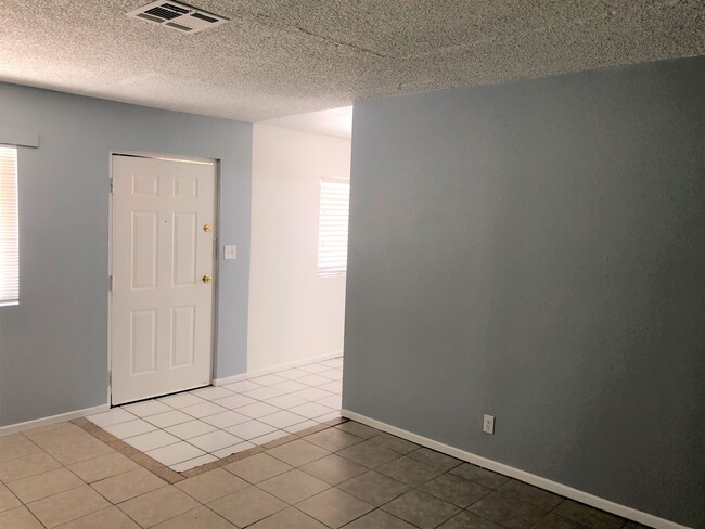 1329 Oahu St in Las Vegas, NV - Building Photo - Building Photo