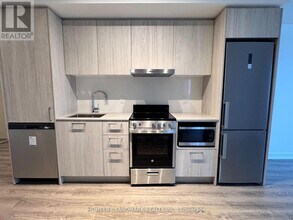 195 Commerce St in Vaughan, ON - Building Photo - Building Photo