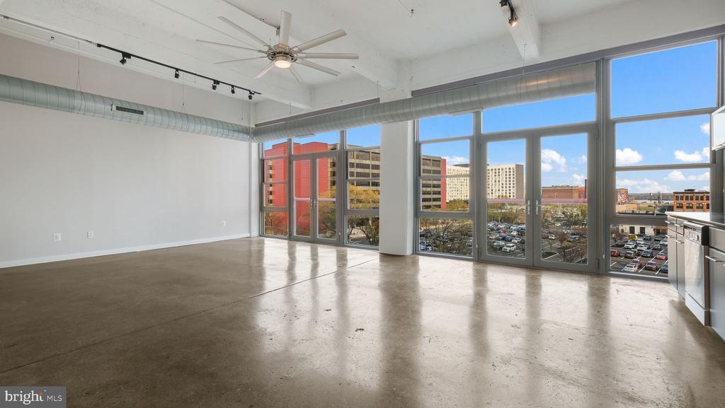 444 N 4th St in Philadelphia, PA - Building Photo