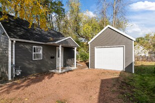 1004 W Kamps Ave in Appleton, WI - Building Photo