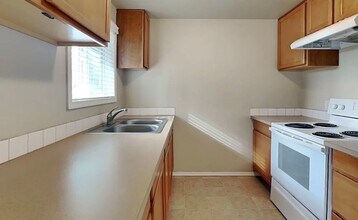 2191 Pinetop Ln in Las Vegas, NV - Building Photo - Building Photo