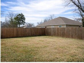 2216 Sayle St in Greenville, TX - Building Photo - Building Photo