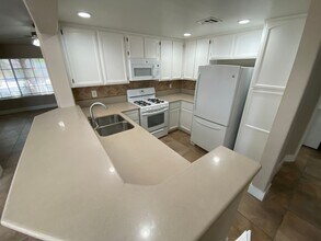 256 Finestra Dr in Henderson, NV - Building Photo - Building Photo