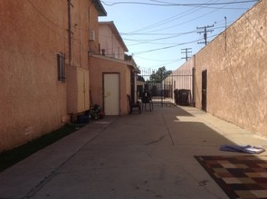 3201 Bartdon Ave in Inglewood, CA - Foto de edificio - Building Photo