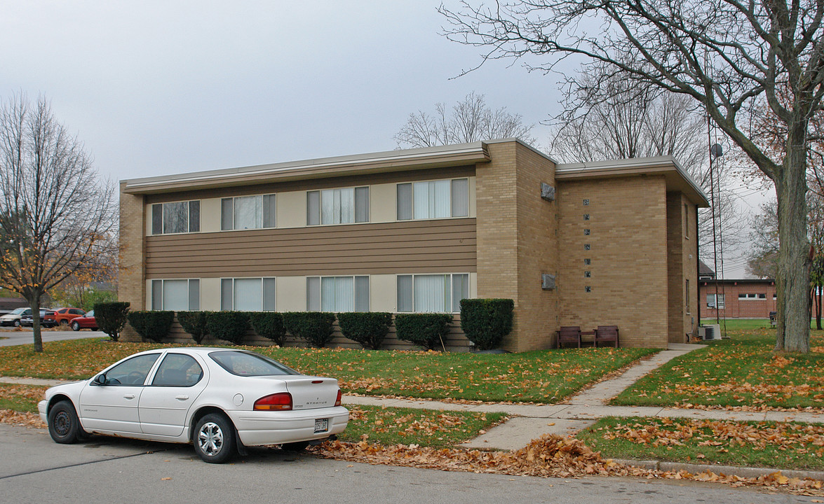 Edgewood Apartments in Burlington, WI - Building Photo