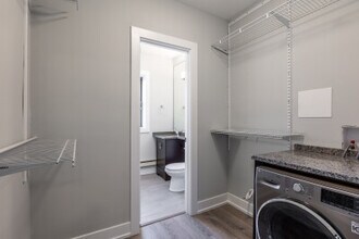 709 W Brompton Ave, Unit 39 in Chicago, IL - Building Photo - Building Photo