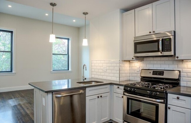 11 Newcomb St, Unit 15 in Boston, MA - Foto de edificio - Building Photo