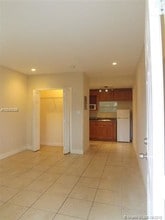 223 NW 12th St-Unit -18 in Miami, FL - Building Photo - Building Photo
