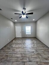 1327 W Garfield Ave in Alton, TX - Building Photo - Building Photo