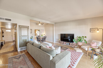1030 E Bethany Home Rd in Phoenix, AZ - Foto de edificio - Building Photo