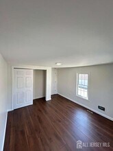 8 Hampton St in Newton, NJ - Foto de edificio - Building Photo