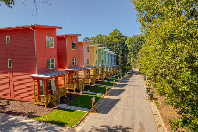 3711 Lexington Dr in Raleigh, NC - Foto de edificio - Building Photo