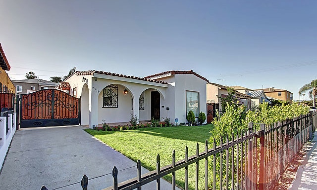 2315 S Cochran Ave in Los Angeles, CA - Building Photo - Building Photo