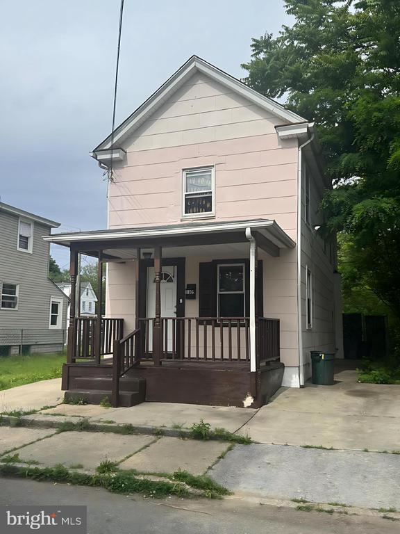 property at 1105 N Chestnut St