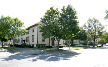 Caronel Court Condominiums in Andover, MA - Foto de edificio - Building Photo