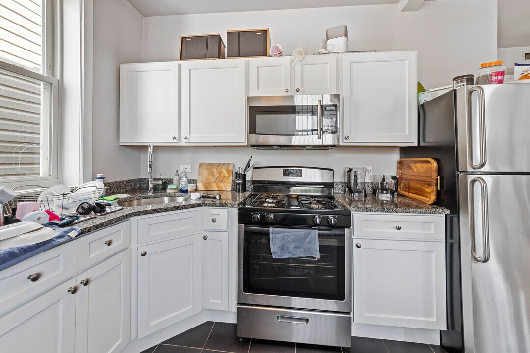 2630 W Division St, Unit 3R in Chicago, IL - Building Photo