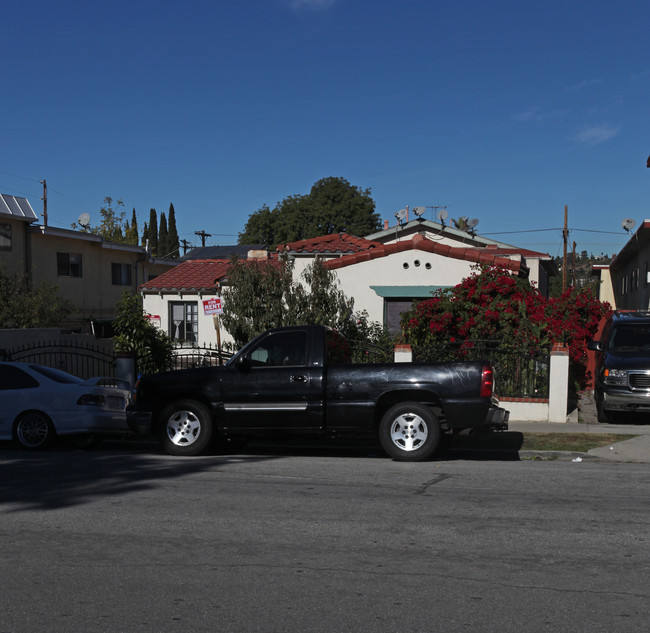 6111 Mesa Ave in Los Angeles, CA - Foto de edificio - Building Photo