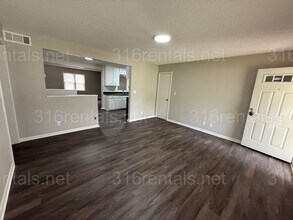 2943 S Volutsia Ave in Wichita, KS - Building Photo - Building Photo