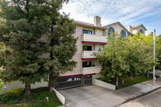 14050 Magnolia Blvd in Van Nuys, CA - Building Photo - Building Photo