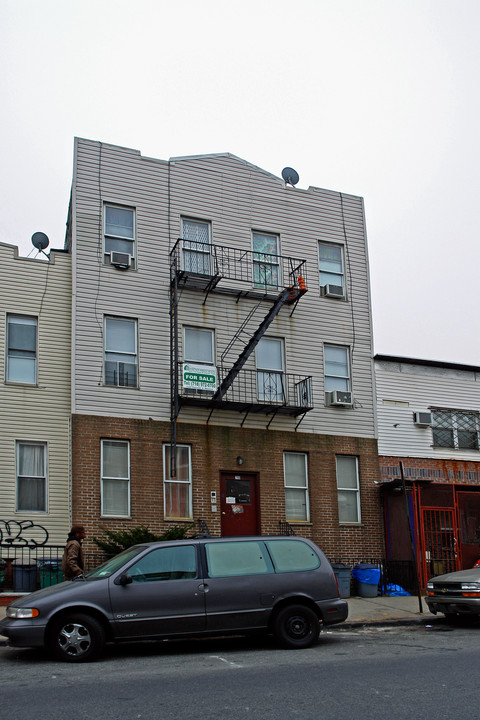 760 39th St in Brooklyn, NY - Building Photo