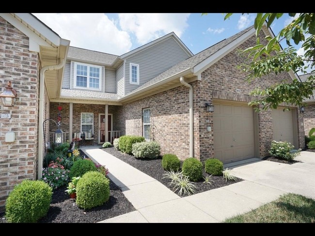 4678 Court Yard Dr in Mason, OH - Foto de edificio - Building Photo